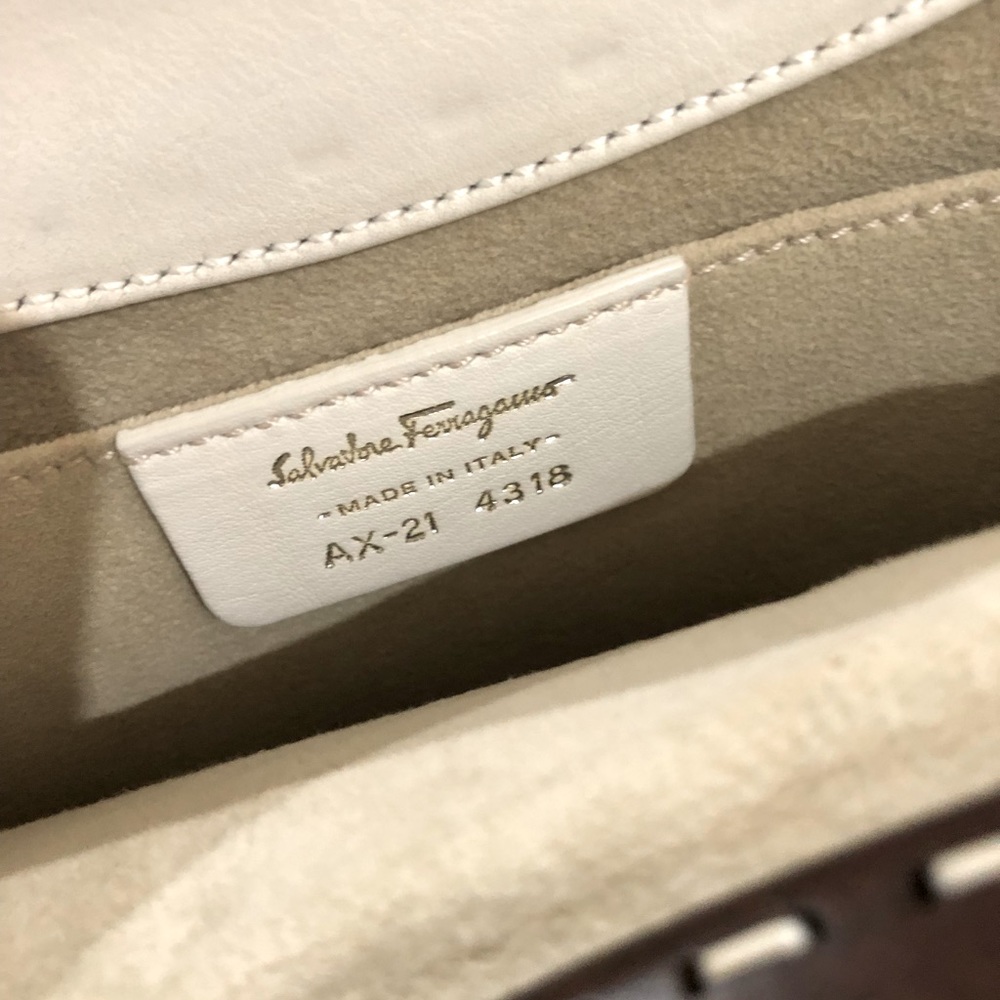 🤍 Salvatore Ferragamo White Leather Purse with Solid Wood detail 🪵🤍 - Picture 7 of 7